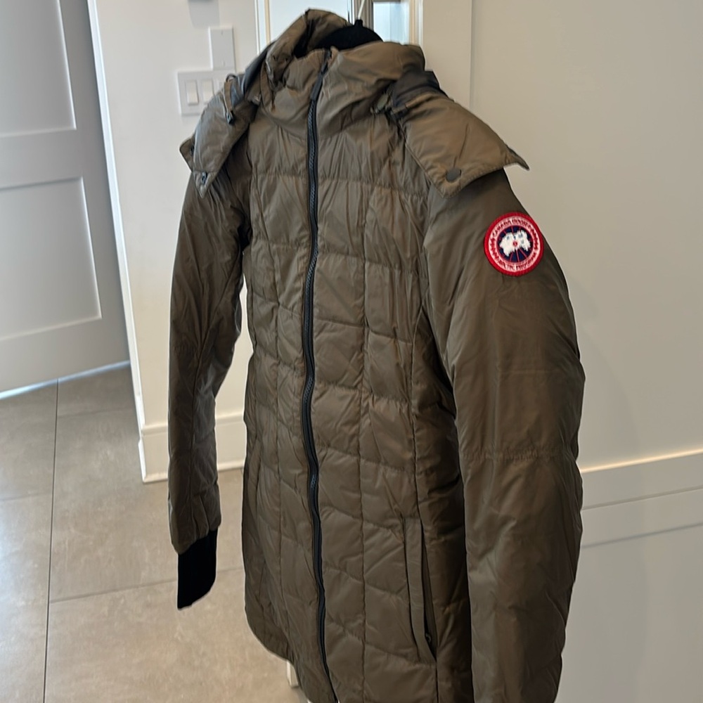 Brand new with tags Canada goose women Ellison jacket military green size xs!
